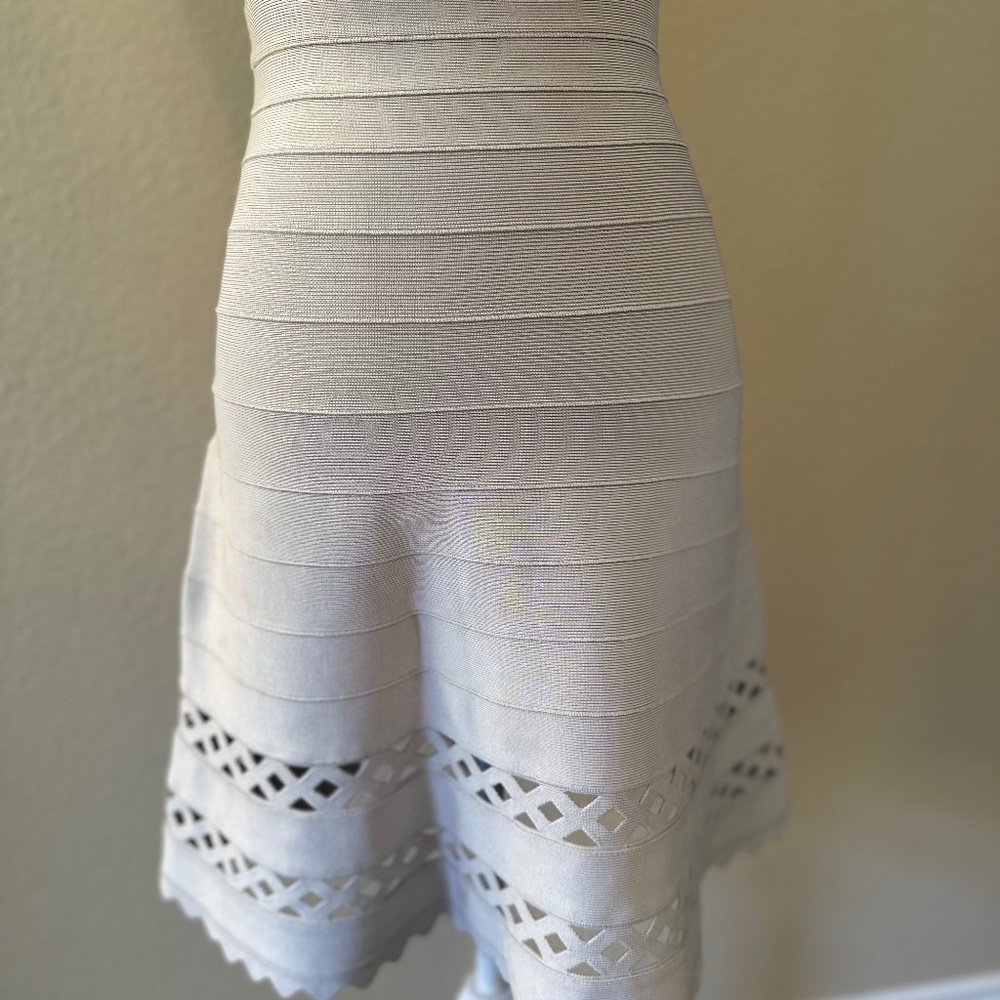 Hervé Léger "Nicola" Geometric-Eyelet Bandage Skirt – XS – Icy Grey